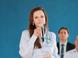 Senadora Professora Dorinha durante anúncio da destinação de recursos para assistência social e esporte no Tocantins