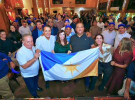 Senadora Professora Dorinha, senador Eduardo Gomes e deputado Carlos Henrique Gaguim durante encontro com vereadores tocantinenses em Brasília 