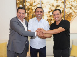 Deputado Marcus Marcelo, vereador Lucas Campelo e governador Wanderlei Barbosa durante reunião que consolidou a parceria política