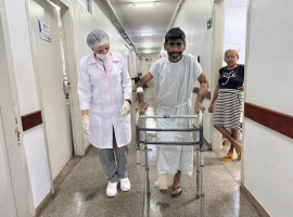 Após acidente José Manoel da Silva recebe cuidados de fisioterapia
