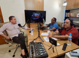 Vanderlei Luxemburgo durante entrevista ao podcast Eco da Voz, em Augustinópolis 