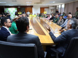 Deputado Amélio Cayres durante reunião na Assembleia Legislativa para tratar do pagamento das indenizações aos servidores
