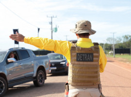Agentes atuam em pontos estratégicos da via que dá acesso ao parque, com diversas intervenções necessárias 