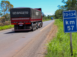 Rodovia TO-134, no trecho entre Axixá e o povoado de Jatobal, no município de Praia Norte,  vai garantir mais segurança, mobilidade e fortalecimento da economia para milhares de moradores da região