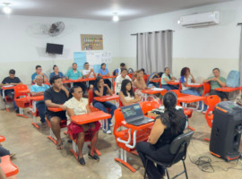 Palestra do Sine Araguaína para estudantes da EJA na Escola Municipal Zeca Barros 