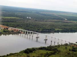 Ponte sobre o Rio Tocantins, na BR-235 liga Pedro Afonso a Tupirama 