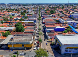 Avenida Prefeito João de Sousa Lima, uma das principais vias comerciais de Araguaína