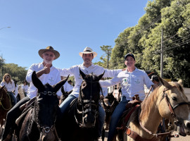 Presidente da Aleto, Amélio Cayres (MDB), durante cavalgada em Gurupi neste domingo (24) 