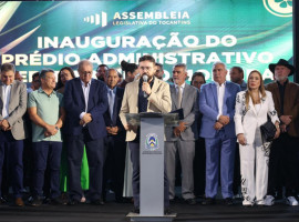 O diretor de pessoal, Regismarques Soares Camarço, discursou em nome dos servidores