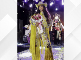 Sophia Araújo, Rainha Expoara 2026, durante coroação no palco do Camarote Texas