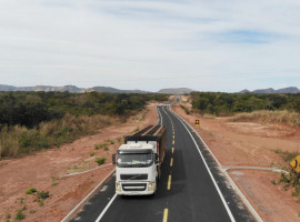 Com investimento superior a R$ 68,3 milhões, obra executada pelo Governo do Tocantins fortalece a infraestrutura viária, amplia a mobilidade e impulsiona o desenvolvimento regional, beneficiando a população em geral