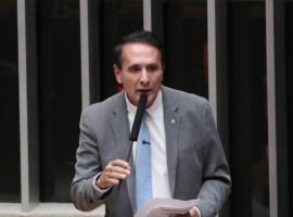 O deputado federal Carlos Gaguim está entre os parlamentares indicados ao Prêmio Congresso em Foco 2026.