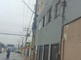 Energisa orienta trabalhadores da construção civil sobre medidas de segurança para evitar acidentes com a rede elétrica.