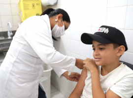 Campanha de multivacinação será realizada nas UBS e nas escolas da rede municipal para atualizar a caderneta de vacinação.