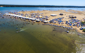 Turistas e moradores lotam as praias do Tocantins para aproveitar os shows e atividades promovidos durante a Temporada de Praia 2025