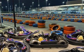 Ao todo, serão 10 karts disponibilizados para as corridas, entre modelos cadetes, para crianças, e adultos. A pista funcionará de segunda à sexta, das 18 às 23 horas, e aos sábados e domingos, das 17 às 00 horas.
