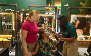  Toda a equipe do estabelecimento comercial se dedicou ao atendimento exclusivo das visitantes especiais