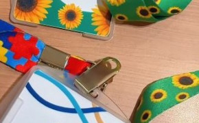 Crachá de identificação do Lago Center Shopping, em Araguaína, disponível gratuitamente para autistas e pessoas com deficiência oculta