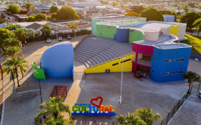 O documentário percorre aldeias da Amazônia e destaca sua relação com o povo Krahô, no Tocantins, além de resgatar importantes momentos da história do indigenismo brasileiro. 