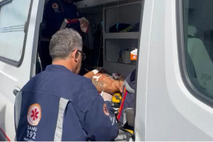 Jovem esfaqueado é socorrido em Araguaína; suspeito fugiu