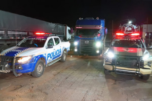 O caminhão foi localizado estacionado no pátio do posto