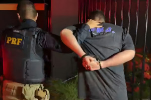 Condutor foi encaminhado à Delegacia da Polícia Federal após a apreensão da droga.