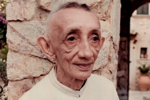 Padre Luso, religioso conhecido pelo trabalho pastoral em Porto Nacional e por relatos de intercessões e graças alcançadas por fiéis
