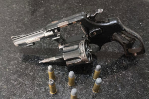  Revolver calibre .22 com numeração raspada e munições apreendidas pela Polícia Militar em Araguaína 