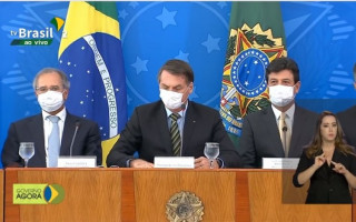  Bolsonaro realiza coletiva de imprensa com a presença de ministros de Estado
