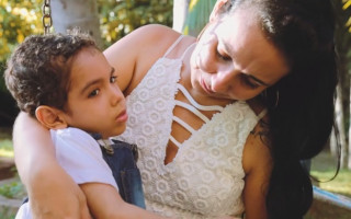 Pequeno Nicolas com a tia, Renata Cardoso.