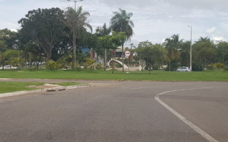 Rotatória da entrada do Palácio Araguaia em Palmas 