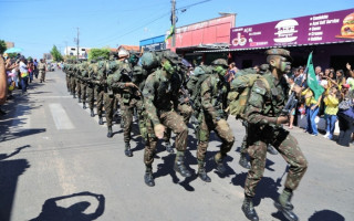 Homens do Exército em apresentação do 7º de setembro em Araguaína