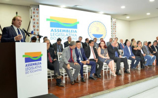 Evento na Assembleia Legislativa reuniu vários prefeitos.