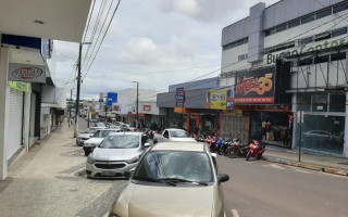 Av. Cônego João Lima, centro comercial de Araguaína. 