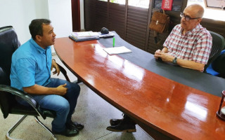 Deputado Elenil da Penha em reunião com o Sec. de Estado da Saúde, Edgar Tolini