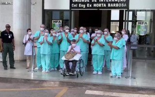 Ex-combatente da 2ª guerra, de 99 anos, deixa hospital no DF após se curar da covid-19