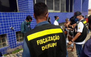 Fiscais da prefeitura no centro de Araguaína 