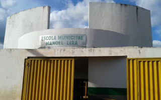 Bandidos invadem escola municipal e roubam celulares e duas bicicletas de alunos.