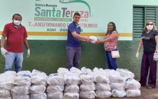 Profissional da Cultura de Santa Tereza recebe cesta básica