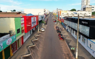 Av. Cônego João Lima, a principal via comercial de Araguaína, foi fechada para diminuir aglomeração de pessoas. 