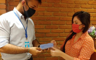 Empresário viu a venda de máscaras uma oportunidade de continuar no mercado.