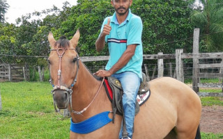 Homem foi assassinado na fazenda onde morava.