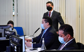 Proposta de criação da comissão, a ser formada por senadores e deputados, partiu de Davi Alcolumbre (ao microfone) 