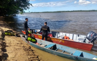 Buscas estão sendo realizadas na região onde o pescador desapareceu.
