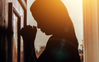 Cultos religiosos e missas devem continuar de forma on-line. 