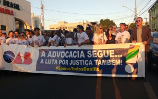 Advogados, amigos e familiares de Danilo partiram em caminhada pelo centro de Araguaína.