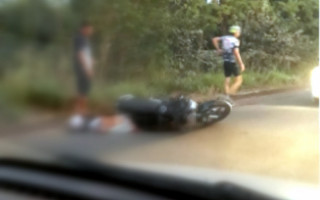 Motociclista teve uma perna decepada na colisão. 