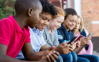As crianças, muitas vezes, desejam tanta privacidade quanto os adultos. 