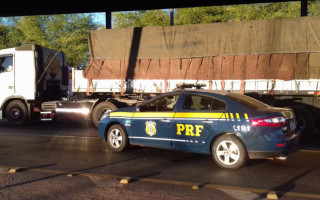 Caminhão recuperado pela PRF em Guaraí