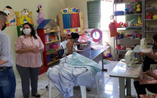A doação de tecidos, linhas, elásticos e embalagens plásticas serão repassadas para vinte seis costureiras autônomas